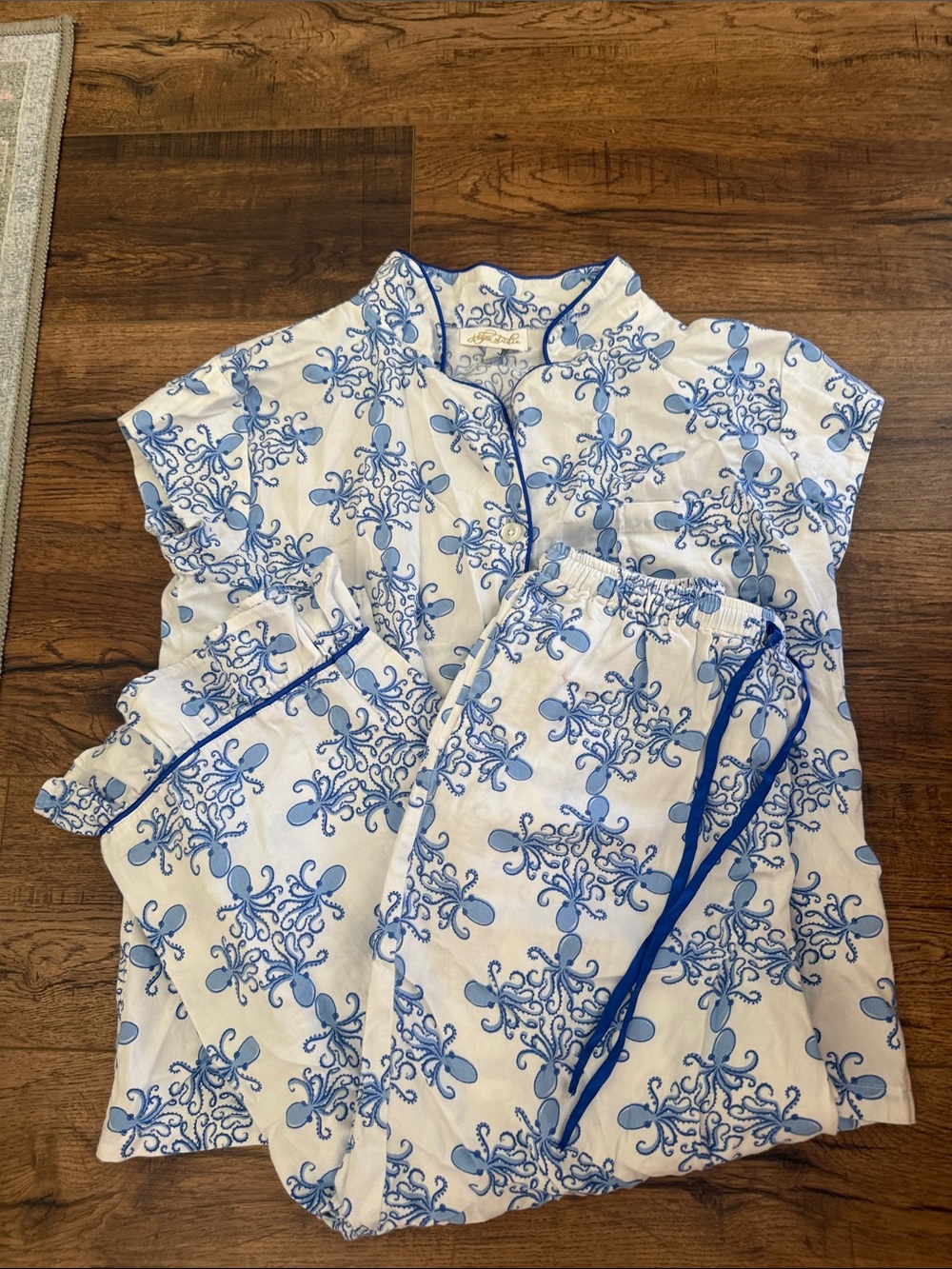 Jaye’s Studio small 6/8 Blue & White Floral Pajama Set
